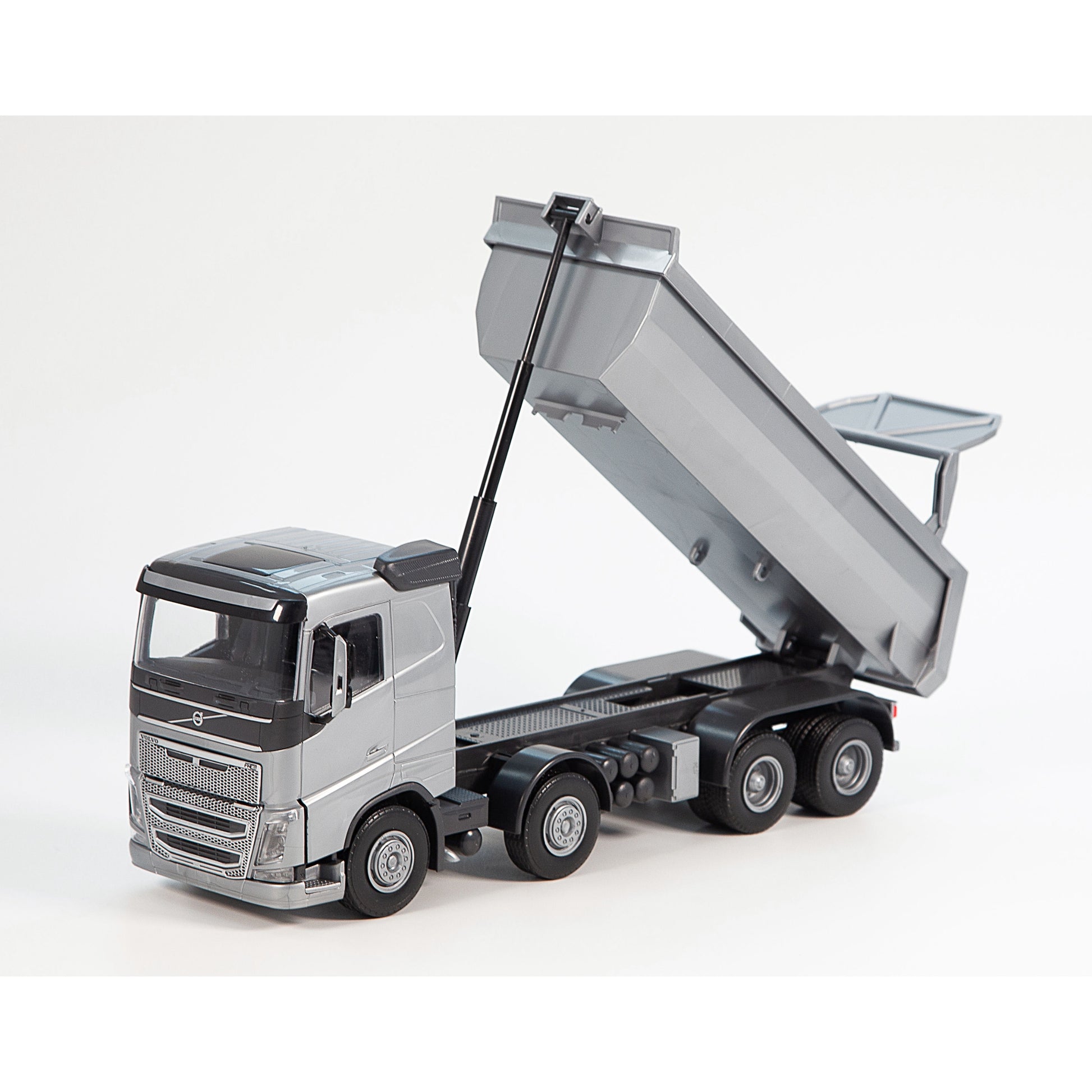 VOLVO TIPP 4-AXL SILVER